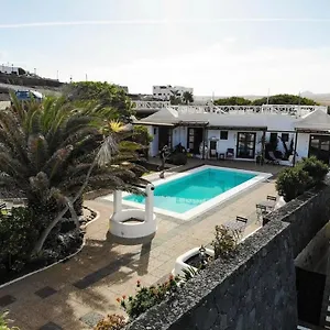 Oasis Surf House Soo